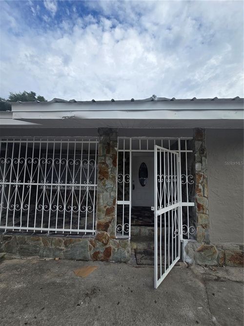 3905 E Osborne Ave, Tampa, FL, 33610-6653 | Card Image