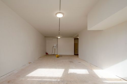 main-677 Barton St E, Hamilton, ON, L8H2W1 | Card Image