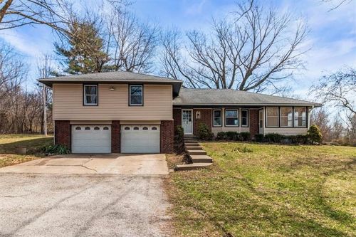 12425 Northern Ave, Liberty, MO, 64068-8158 | Card Image
