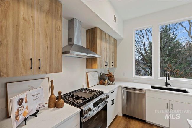 2007 S Makar Ln, Townhouse with 3 bedrooms, 4 bathrooms and 2 parking in Boise ID | Image 7
