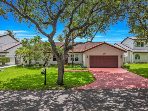 19641 Nw 88th Ave, Hialeah, FL, 33018-6202 | Card Image