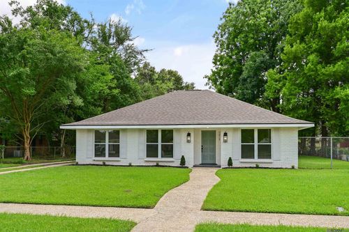 1019 E Palmview St, Gonzales, LA, 70737-4721 | Card Image