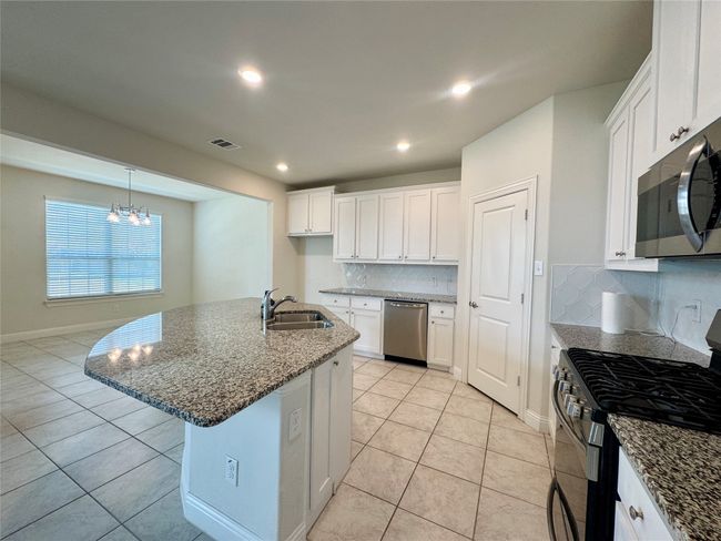 7216 Wildflower Way, House other with 4 bedrooms, 3 bathrooms and null parking in Aubrey TX | Image 10