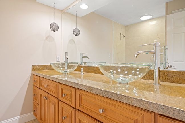 APT-6 - 237 N Main St, Condo with 2 bedrooms, 1 bathrooms and 2 parking in Andover MA | Image 16