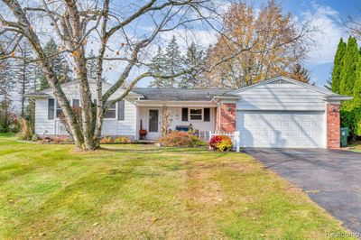 2989 Walmsley Circle Drive, Home with 3 bedrooms, 1 bathrooms and null parking in Orion Twp MI | Image 1