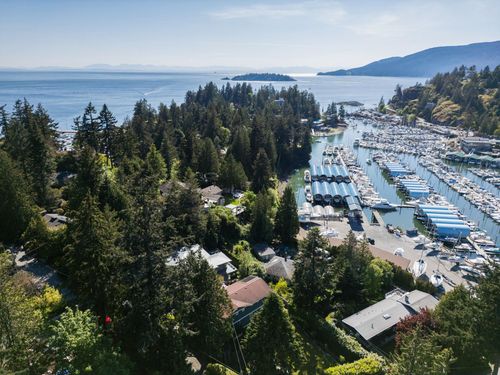 5755 Telegraph Trail, West Vancouver, BC, V7W1R3 | Card Image