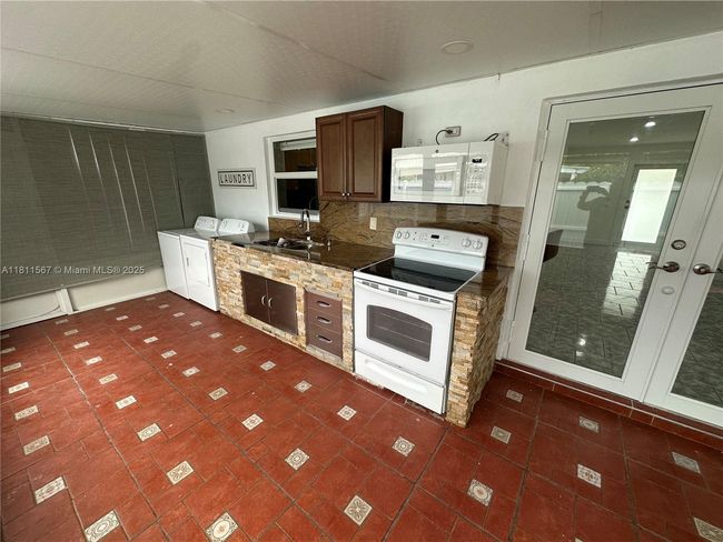 15640 - 15640 Sw 102 Nd Pl, House other with 3 bedrooms, 2 bathrooms and null parking in Miami FL | Image 22