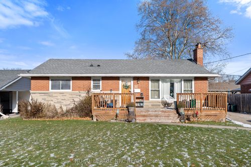 lower-11 Broadmore Ave, Saint Catharines, ON, L2M6A4 | Card Image