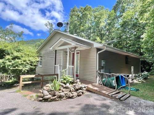 105 Chestnut Hill Rd, Black Mountain, NC, 28711-8664 | Card Image