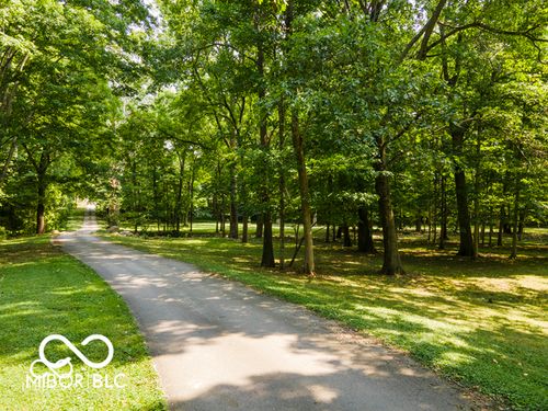 5255 S Us Highway 421, Zionsville, IN, 46077-9329 | Card Image