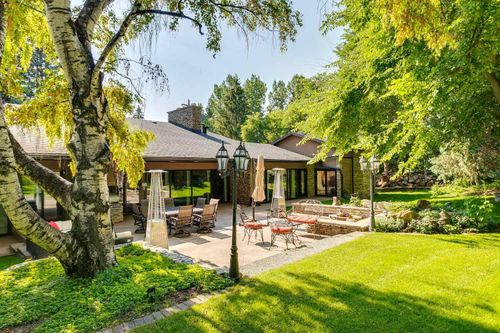 40 Eagle Ridge Pl Sw, Calgary, AB, T2V2V8 | Card Image