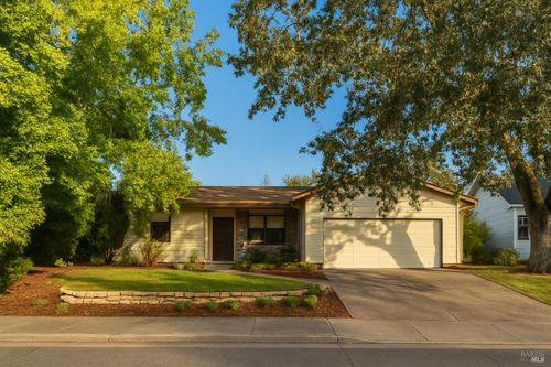 18746 Park Tree Ln, Sonoma, CA, 95476-4517 | Card Image
