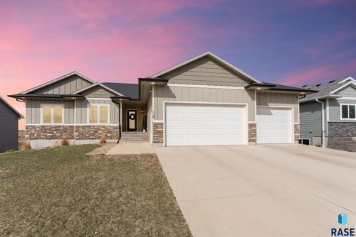 129 Lynx St, Valley Springs, SD, 57068-2011 | Card Image