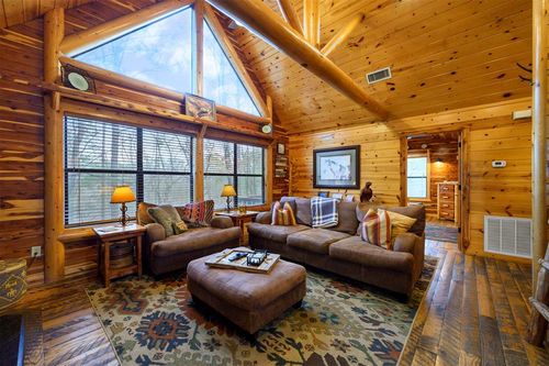 1368 Southern Hills Cir, Broken Bow, OK, 74728-7214 | Card Image