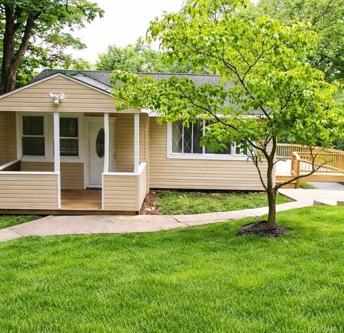 2 Crestwood Trl, Monroe, NY, 10950-6841 | Card Image