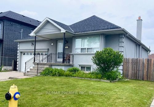 136 Anthony Rd, North York, ON, M3K1B6 | Card Image