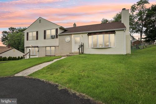 694 Davisville Rd, Warminster, PA, 18974-3018 | Card Image