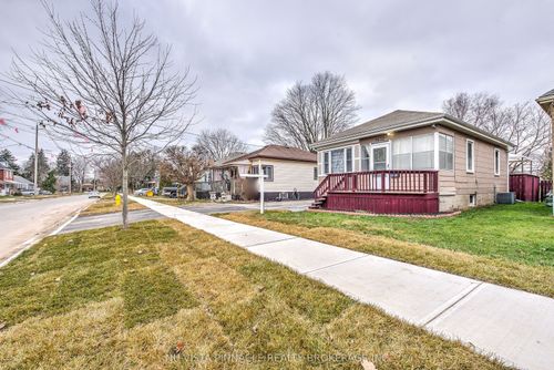 1632 Churchill Ave, London, ON, N5W2K9 | Card Image