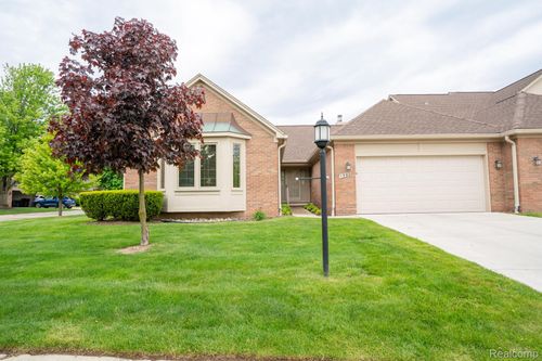 1592 Country Dr, Trenton, MI, 48183-1768 | Card Image