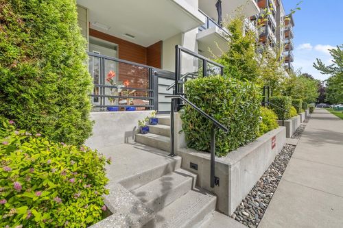 th1-128 E 8th Street, North Vancouver, BC, V7L1Y7 | Card Image