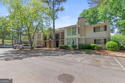 7007 Wingate Way, Condo with 2 bedrooms, 2 bathrooms and 6 parking in Sandy Springs GA | Image 3