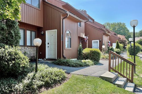 212 Falcon Ct, Poughkeepsie, NY, 12603-3543 | Card Image
