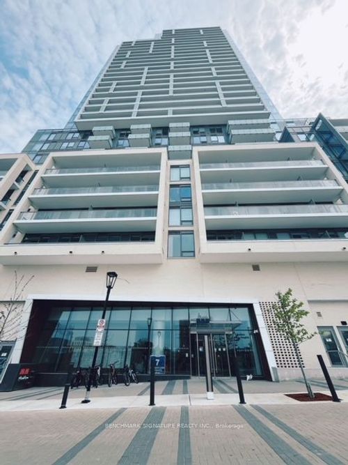 735-7 Golden Lion Heights N, North York, ON, M3M3T9 | Card Image