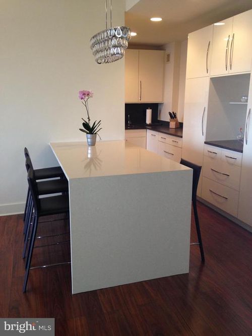 apt-1525-10401 Grosvenor Pl, NORTH BETHESDA, MD, 20852-4642 | Card Image