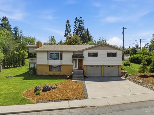 1205 Ponderosa Dr, Moscow, ID, 83843-9432 | Card Image