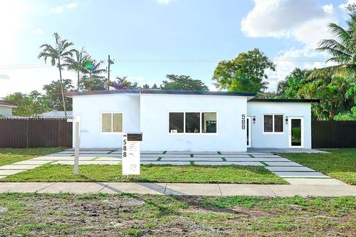 588 Palmetto Dr, Miami Springs, FL, 33166-5828 | Card Image