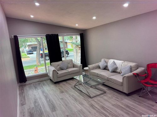 2905 Grant Rd, House with 7 bedrooms, 2 bathrooms and 2 parking in Regina SK | Card Image