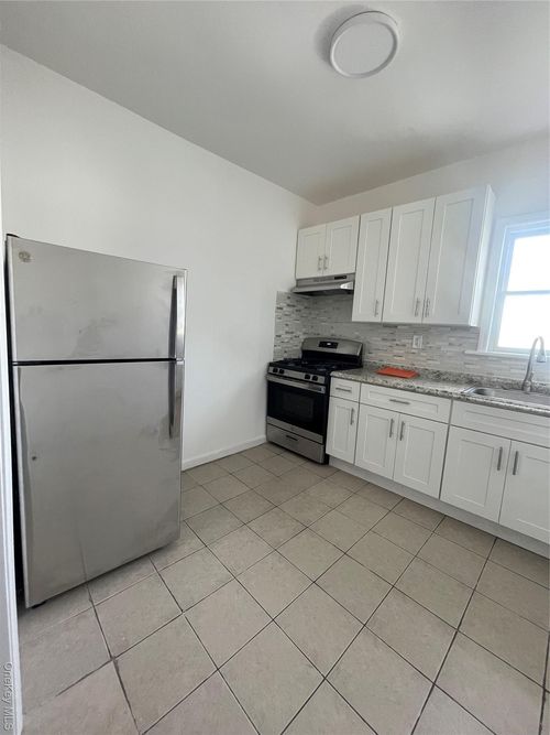 70 Dobbs Ferry Rd, White Plains, NY, 10607-2005 | Card Image