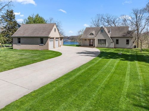 W289N7940 Park Drive, Merton, WI, 53029 | Card Image