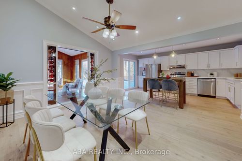 70 Belfry Dr, Newmarket, ON, L3Y3G1 | Card Image