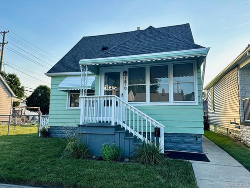1870 8th St, Wyandotte, MI, 48192-3922 | Card Image