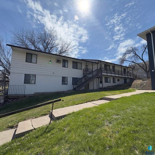 410 Spring Avenue Ave Avenue, Sioux Falls, SD, 57104 | Card Image