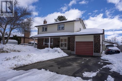 675 Thornloe Dr, Thunder Bay, ON, P7C5L2 | Card Image