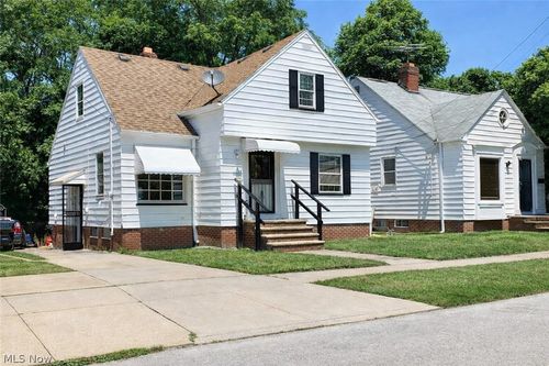 16705 Hillsboro Rd, Cleveland, OH, 44112-1555 | Card Image