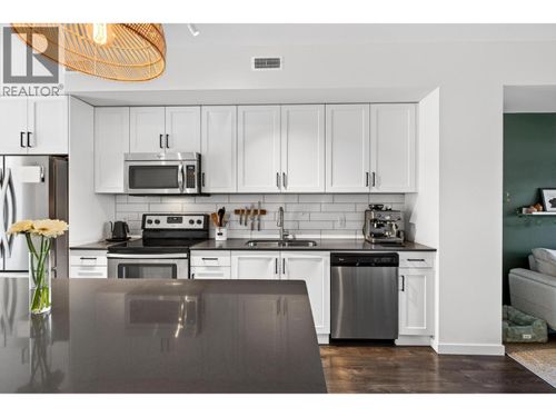 33-680 Old Meadows Rd, Kelowna, BC, V1W5L4 | Card Image