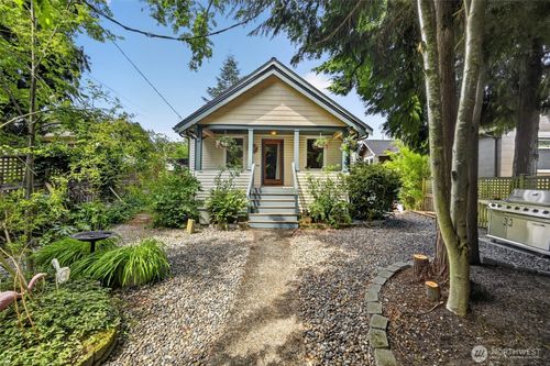 8045 26th Ave Nw, Seattle, WA, 98117-4446 | Card Image