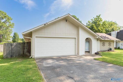 1907 Waxleaf Grn Se, Huntsville, AL, 35803-1231 | Card Image