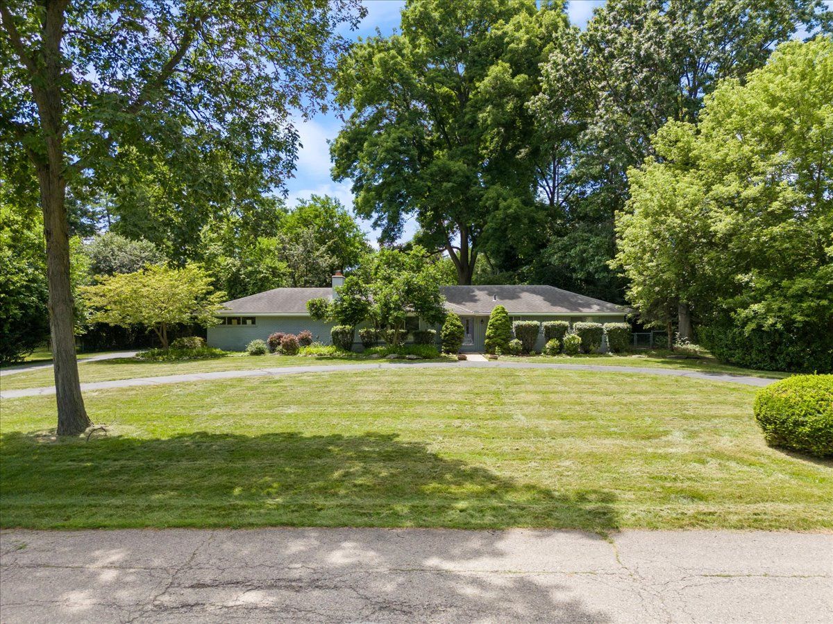 Jackson Park Dr, Bloomfield Hills, MI 48301