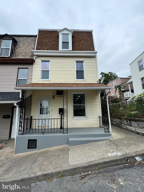 Poplar St, Steelton, PA 17113