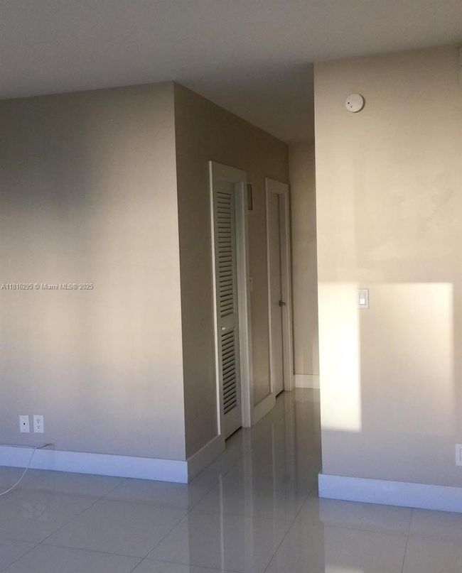 APT-510 - 19380 Collins Ave, Condo with 1 bedrooms, 2 bathrooms and null parking in Sunny Isles Beach FL | Image 6