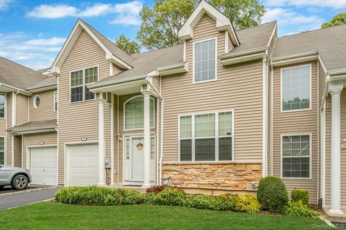 6 Arielle Ct, Islandia, NY, 11749-4801 | Card Image