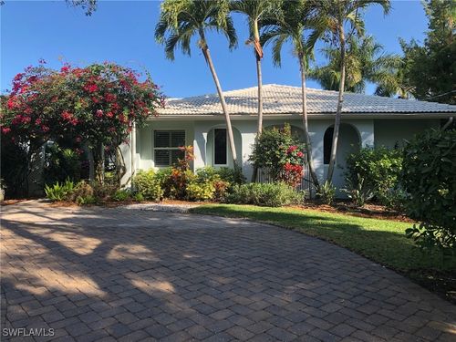 677 18th Ave S, NAPLES, FL, 34102-7538 | Card Image