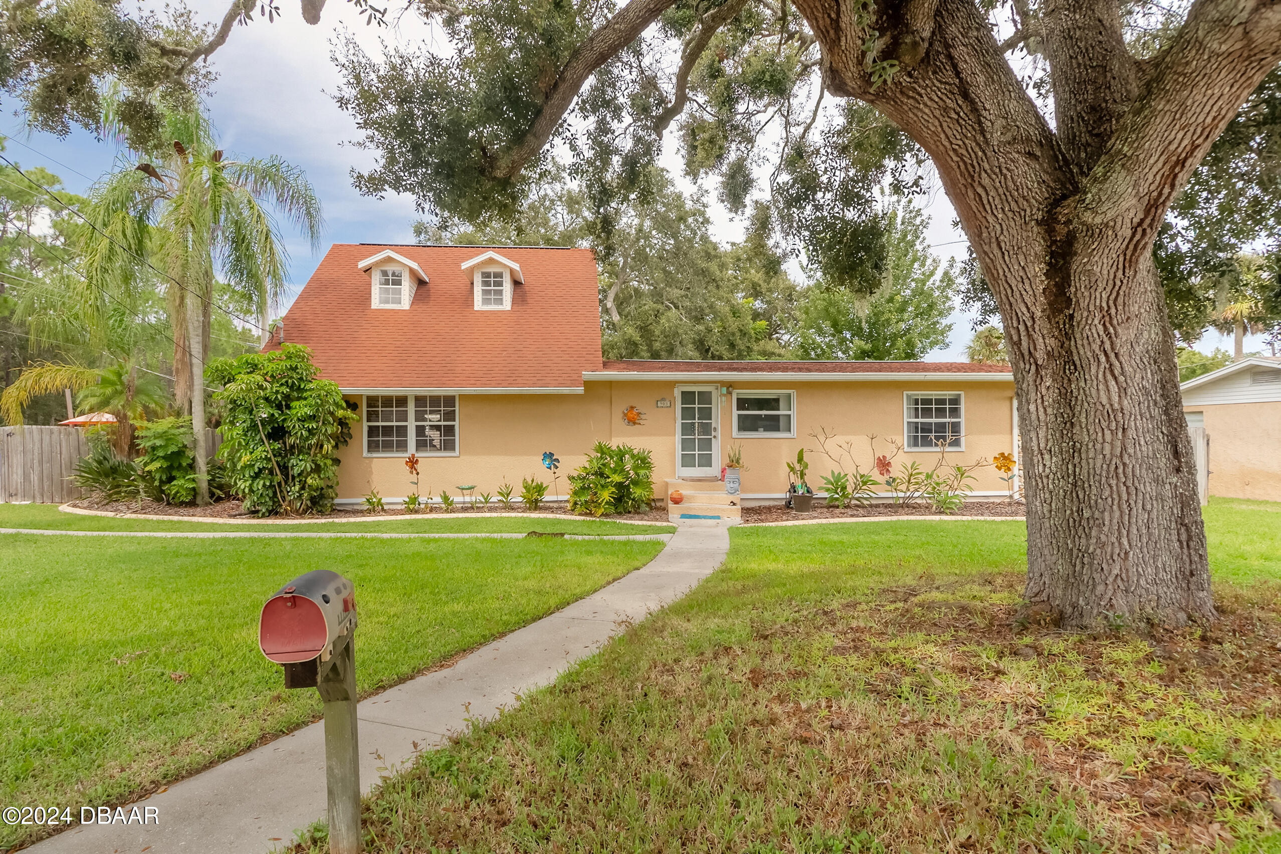 Charles St, Port Orange, FL 32129
