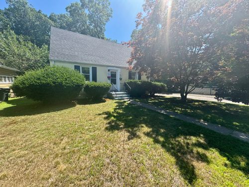 18 Oak Rd, West Haven, CT, 06516-1324 | Card Image