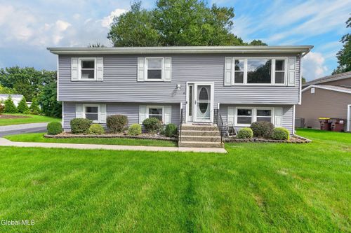 8 Westchester Dr, Albany, NY, 12205-2119 | Card Image