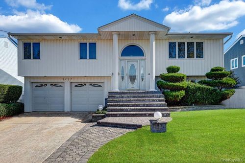 3727 Oceanside Road E, Hempstead, NY, 11572 | Card Image